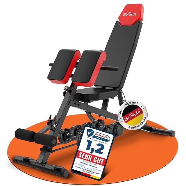 Banco DH FitLife 6 en 1 rojo y negro sobre una esterilla naranja, mancuernas debajo y una tarjeta Warentest Online 1,2
