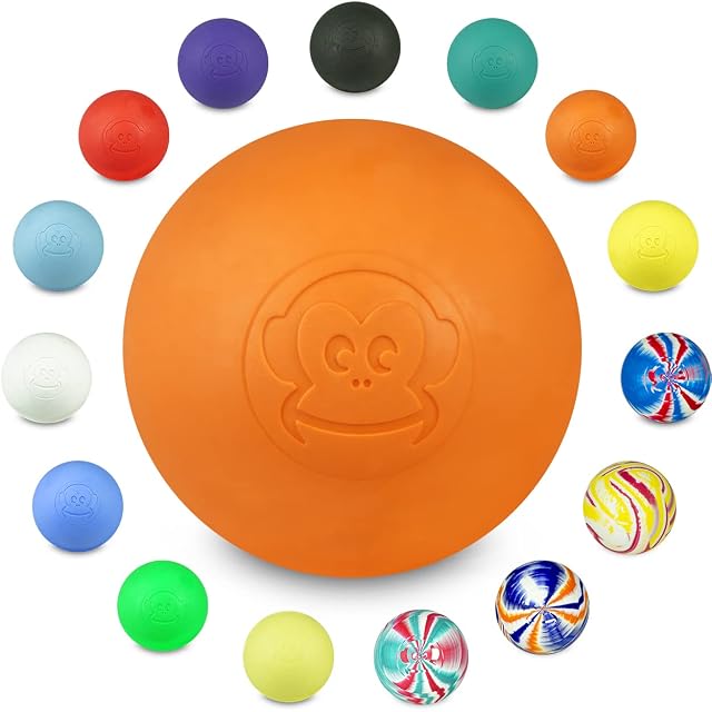 Pelota de lacrosse Captain LAX naranja con una cara de mono en relieve, rodeada de versiones lisas y jaspeadas