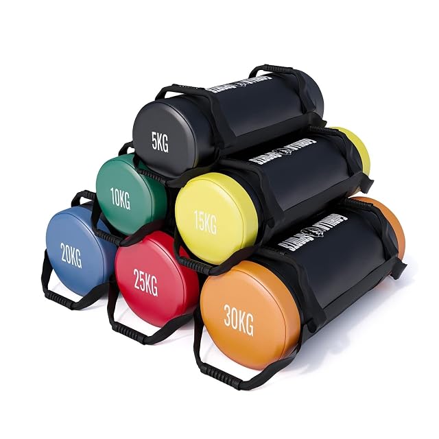 Una pirámide de power bags GORILLA SPORTS, cada tapa de extremo de un color y marcados de 5KG a 30KG